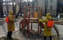 Фото 62: На території Львова проводять миття і дезінфекцію дитячих майданчиків