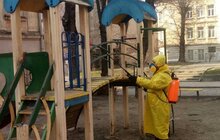Фото 71: На території Львова проводять миття і дезінфекцію дитячих майданчиків