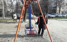 Фото 50: Комунальні служби дезінфікують місто: миють вулиці, тротуари, зупинки транспорту, сходові клітки будинків