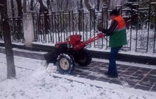 Фото 3: Для забезпечення проїзду по місту, зранку працювало 54 одиниці снігоочисної техніки