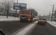 Фото 50: На вулицях Львова працює більше 50 одиниць снігоприбиральної техніки