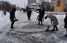 Фото 34: Працівники Львівської мерії долучились до прибирання міста від снігу