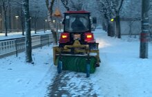 Фото 3: Впродовж дня снігоприбиральна техніка працюватиме в робочому режимі