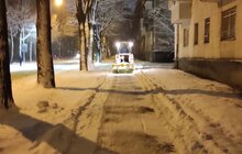 Фото 49: Минулої ночі в місті працювало 95 одиниць техніки, для посипання доріг використано 492 м3 піскосуміші