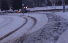 Фото 92: Для посипання доріг від ожеледиці минулої доби використано 513 м3 піскосуміші та 212 м3 солі