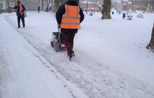 Фото 67: Для посипання доріг від ожеледиці минулої доби використано 527 м3 піскосуміші та 186 м3 солі