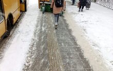 Фото 73: Для посипання доріг від ожеледиці минулої доби використано 527 м3 піскосуміші та 186 м3 солі
