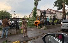 Фото 20: У Львові оперативно ліквідовують наслідки негоди: повалені дерева, обірвані мережі та зміни в русі транспорту (відео)