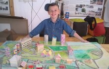 Фото 5: Діти зі Збоїщ створюють макет свого району