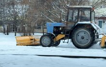 Фото 1: Львів очищають від снігу: вночі працювало 87 прибиральних машин, зранку задіяли ще 12 рейдерів і 63 мотощітки