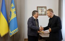 Фото 1: Транспорт, генератори та медичні засоби для міських служб: мер Мехелена вшосте у Львові