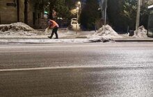 Фото 2: Сьогодні вночі для посипання доріг і тротуарів від ожеледиці використали 277 м³ піскосуміші і солі