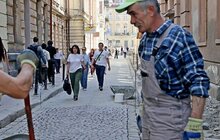 Фото 2: Дорогу на вул. Ференца Ліста перемостили вже на 80%: завершення відтермінували через роботи на каналізації