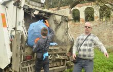 Фото 2: До прибирання міста в рамках кампанії «З нами місто розквітає» долучилось понад 4,6 тис людей