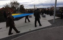 Фото 7: На Меморіалі Героїв Небесної Сотні вояки братства ветеранів УПА підняли національний стяг