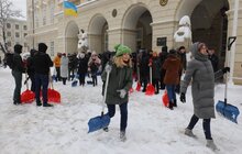 Фото 13: Працівники мерії Львова знову вийшли на прибирання міста від снігу