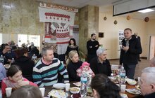 Фото 16: У Львові у прихистках для переселенців провели спільні великодні сніданки