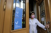 Фото 5: Всі охочі мають змогу прийти на вакцинацію в міську Ратушу
