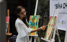 Фото 7: Маленькі українці у Львові малювали війну, аби допомогти ЗСУ