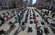 Фото 7: 109 порожніх дитячих візочків: у Львові провели соціальну акцію, щоб нагадати світу про вбитих ворогом дітей