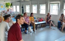 Фото 1: Вчителі одного з ліцеїв Львова проводять розмовні курси української для переселенців