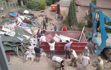 Фото 1: Із району вулиці Каховської вивезено понад 200 м3 сміття, яке утворилося після ракетного обстрілу