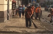 Фото 1: Комунальні служби в місті працюють для подолання наслідків негоди
