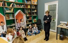 Фото 3: У Львові в День Збройних Сил України військові прочитали казки у школах та садках