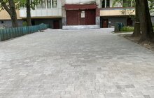 Фото 9: На вул. Тролейбусній облаштували доступність прибудинкової території біля будинку, де проживає дитина на кріслі колісному