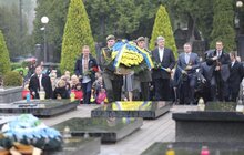 Фото 2: У Львові влада держави та міста вшанували пам’ять Героїв