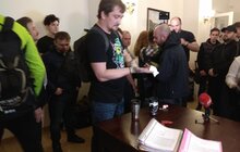 Фото 10: Активісти зірвали засідання виконавчого комітету ЛМР