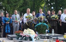 Фото 23: День Незалежності розпочався з молитви на Личаківському кладовищі