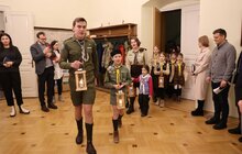 Фото 2: Львівські пластуни передали місту Вифлеємський вогонь миру