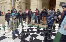Фото 19: Стартувала вулична гра у шахи на головній площі міста