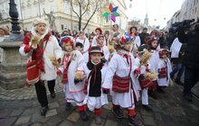 Фото 2: У переддень Різдва у Львові встановили Різдвяного Дідуха