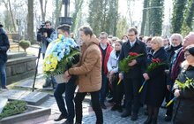 Фото 3: На Личаківському кладовищі у Львові вшанували пам’ять Володимира Івасюка