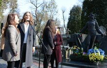 Фото 15: На Личаківському кладовищі у Львові вшанували пам’ять Володимира Івасюка