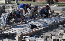 Фото 12: На проспекті Свободи влаштовують бруківку