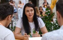 Фото 9: Неформальна зустріч з посадовцями: у дворику Ратуші працівники міськради зустрілись із молоддю міста