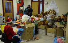 Фото 15: Міський голова відвідав Фабрику Святого Миколая і залишив подарунки дітям