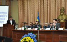 Фото 6: О. Квіташвілі ознайомився з роботою пологового будинку №1 