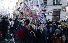 Фото 31: Звізду Миру та десятки інших різдвяних зірок пронесли Львовом учасники Ходи звіздарів