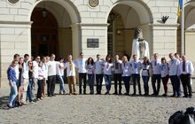 Фото 4: Скульптури у центрі Львова одягнули у вишиванки