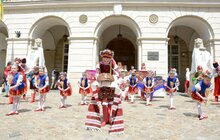 Фото 19: У Львові левів біля міської Ратуші вдягнули у вишиванки з нагоди Всесвітнього Дня Вишиванки