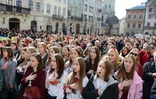 Фото 21: У центрі Львова урочисто заспівали Гімн України