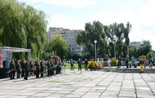 Фото 27: На площі перед ліцеєм ім. В. Симоненка сьогодні відбуваються святкові заходи