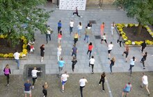 Фото 26: З нагоди Дня фізичної культури і спорту працівники мерії Львова провели спільну розминку