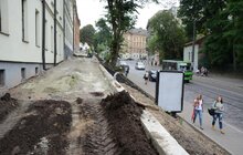 Фото 4: На верхній алеї вулиці Коперника облаштовують нову пішохідно-велосипедну доріжку
