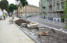 Фото 10: На верхній алеї вулиці Коперника облаштовують нову пішохідно-велосипедну доріжку