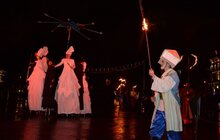 Фото 8: Відкриття Чемпіонату світу з шахів серед жінок завершила вулична вистава від театру «Воскресіння»